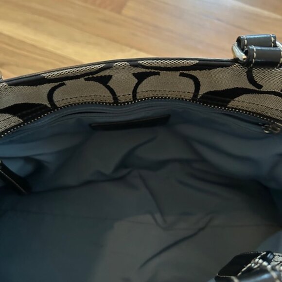 Unique Coach Handbag - Picture 4 of 6